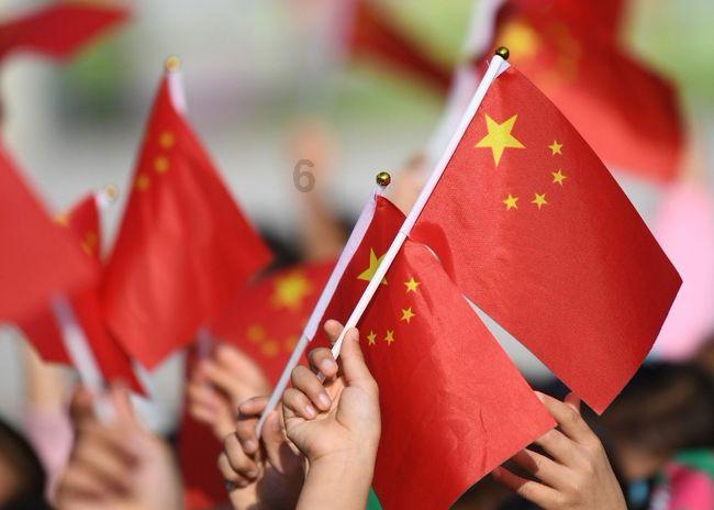 可爱的女生解救